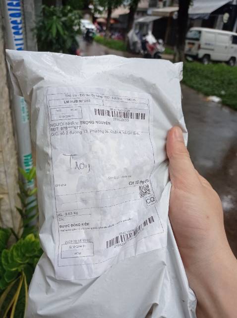 Tiki giao hàng nhanh lắm , shop đóng gói kĩ ! Kính nhìn sịn lắm shop ơi