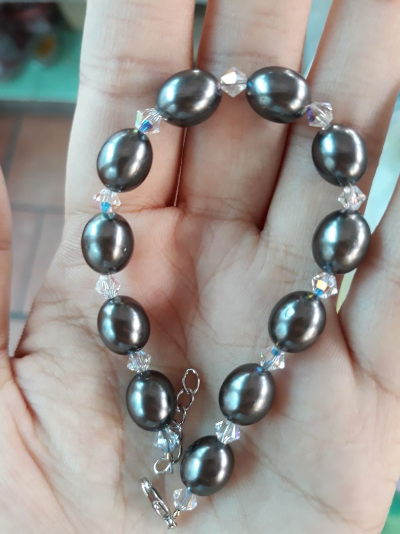 Sản phẩm khá đẹp so với giá, tuy không lung linh như trên hình. Có điều trong hình sản phẩm nghiên về xanh lá đen, ở ngoài lại thiên về xanh dương đen hơn