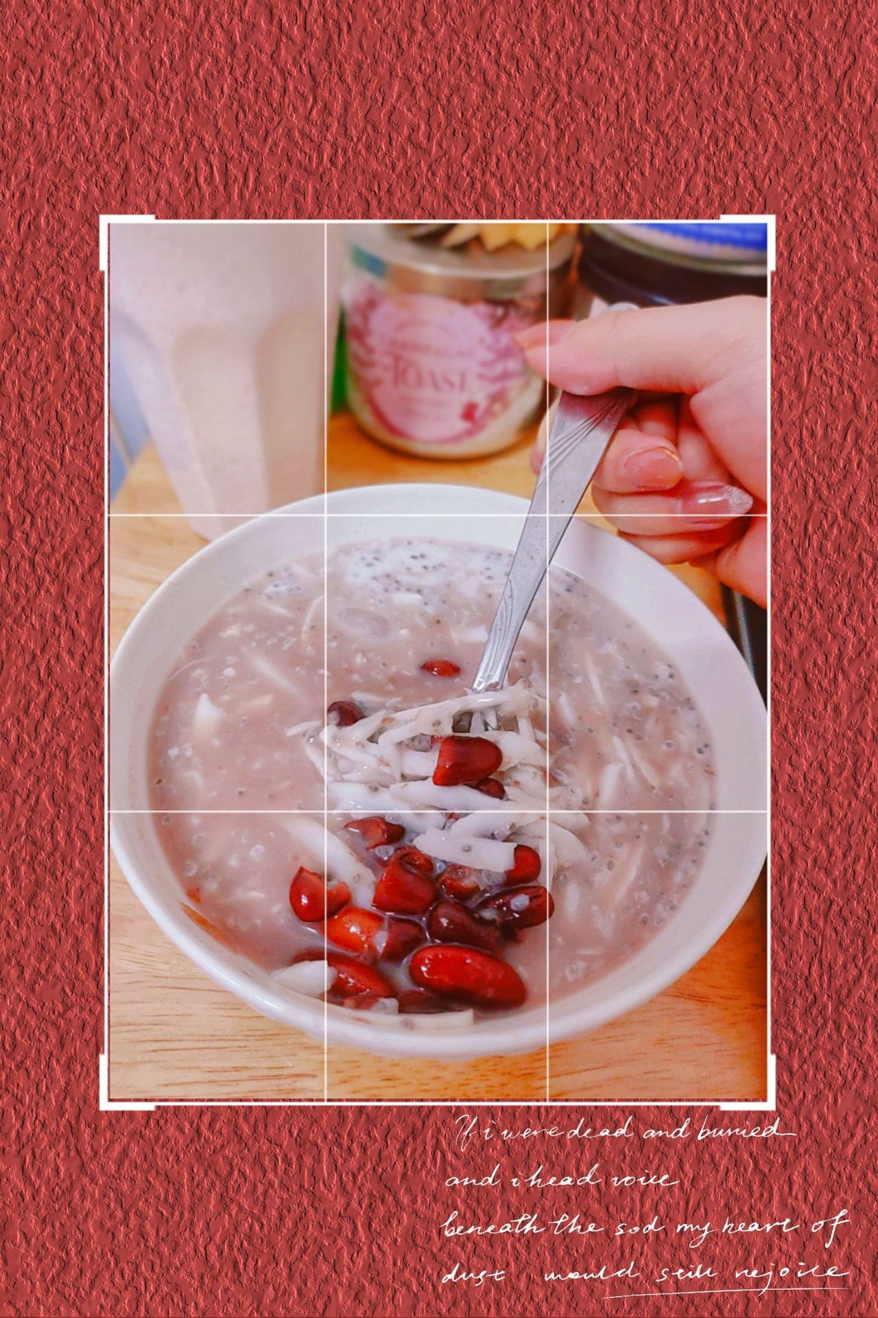 hộp đẹp và giống ảnh. đáy sâu đựng được nhiều đồ ăn lắm