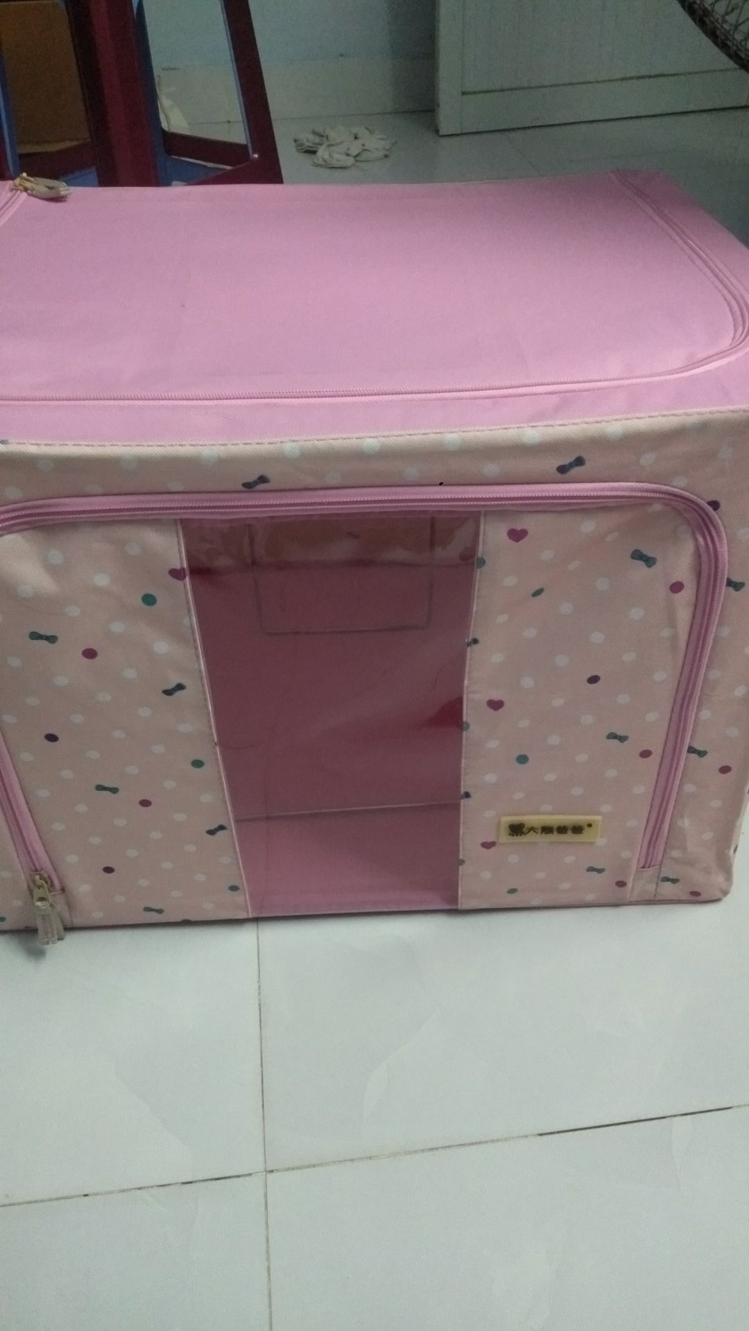 2 hộp nhung có  1 hộp  đúng  chất lượng  còn  1 hộp  nhai  và  mỏng không đúng  như cái  tui đặc mua