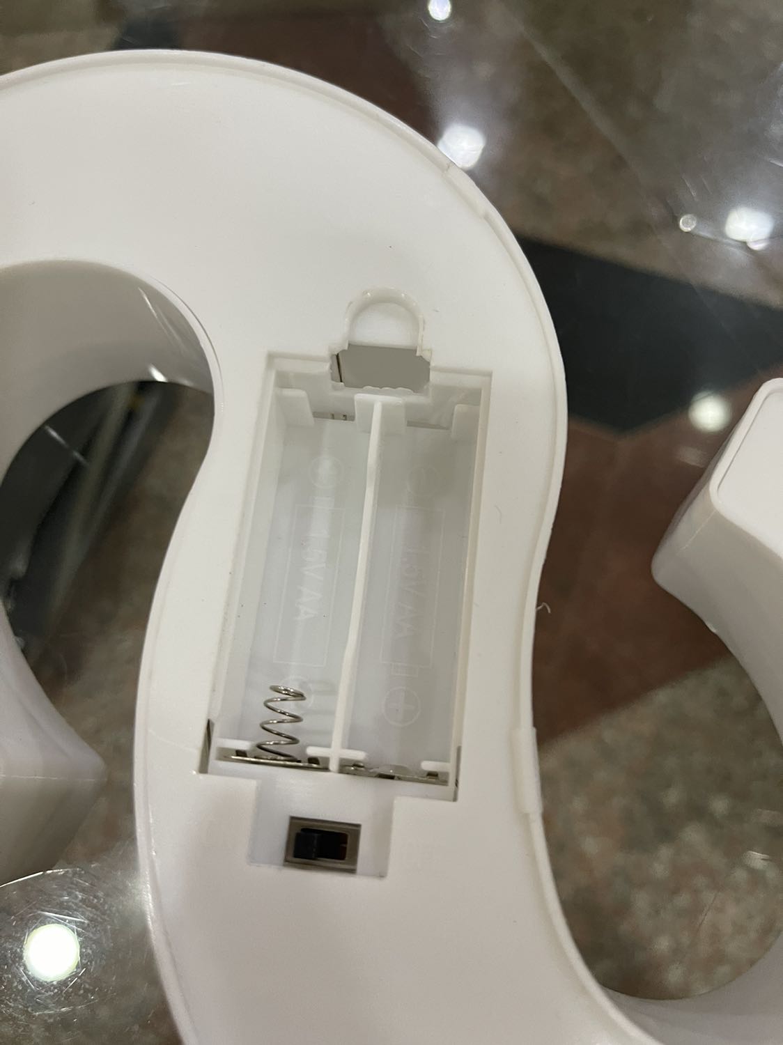 Chữ S không có lò xo, hôm sau vui lòng kiểm tra trước khi giao khách