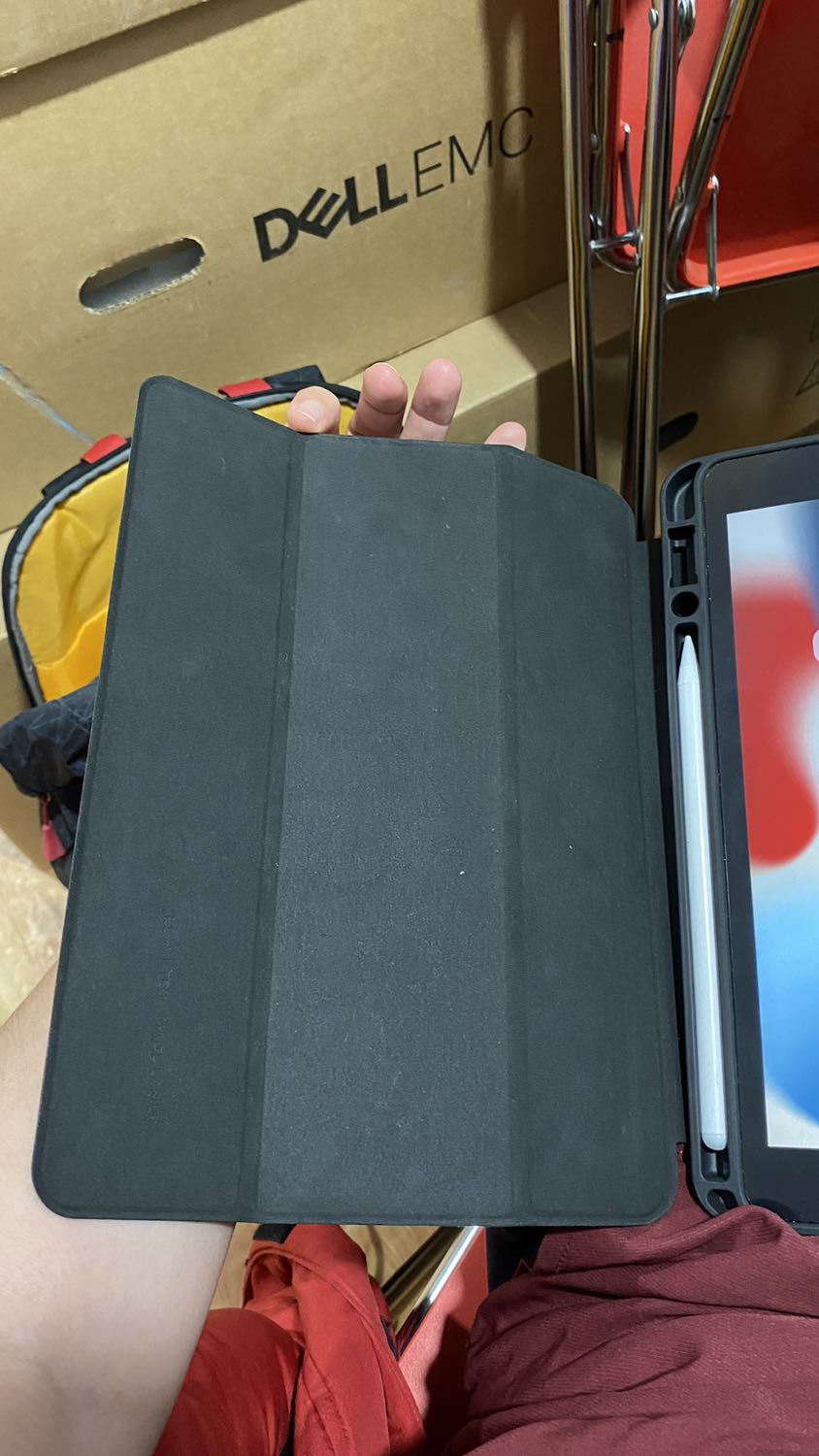 Cover rất dày, hoàn thiện tốt!