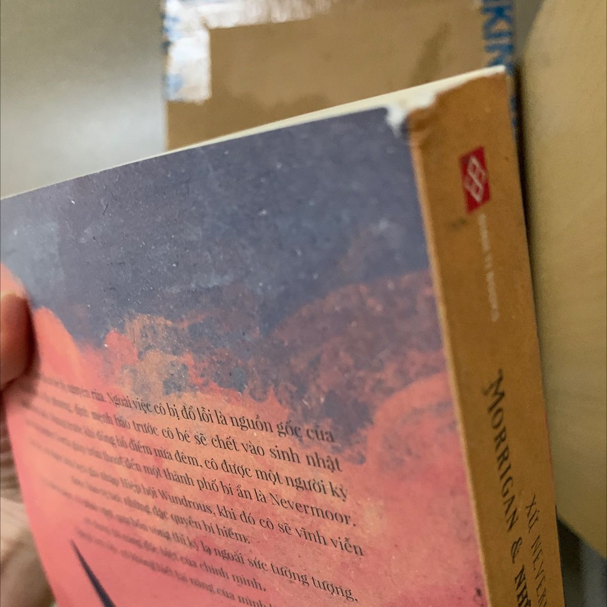 sách bị méo cong nhg vs giá tiền này thì mình mong sách ổn hơn thôi cho 4/5 thấy mn đánh giá quyển này hay đọc xong mình sẽ quay lại đánh giá thêm