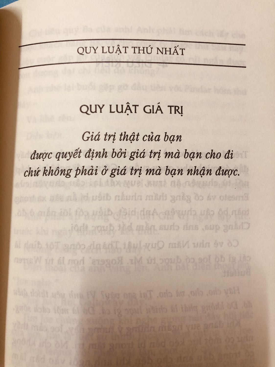 - Nội dung sách nói về các bí quyết trong kinh doanh của những người thành công mà ít ai có thể làm được đó là sự cho đi mà không có sự tính toán, là làm việc bằng sự chân thành bằng cả trái tim. Sự cho đi không phải là dại khờ mà là đỉnh cao của tấm lòng cao cả, cho đi rồi sẽ được nhận lại. Đôi khi những gì mình nhận lại còn to lớn hơn những gì mình đã cho đi. 
- Mong sự chia sẻ của mình sẽ giúp ích cho việc lựa chọn sách của bạn ❤️