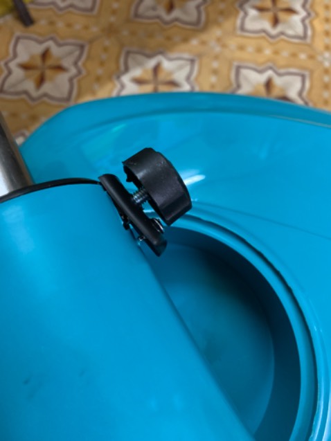 Hàng vn nên làm ko sắc nét, nơi gắn ốc thì hời hợt