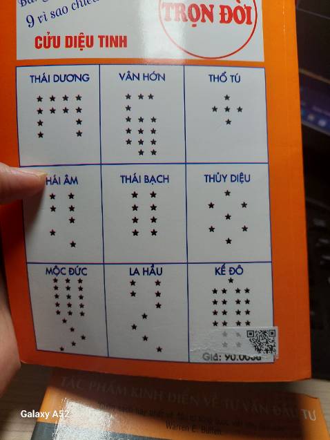 Sách in lậu không đúng giấy và giá từ nhà sản xuất.