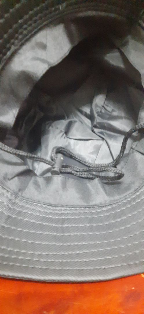 Tại sao mũ trong quảng cáo là ko có dây mà . Tiki hãy gửi lại cái khác nhé