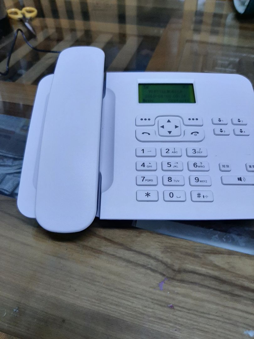 điện thoại đẹp như trong hình. nhưng em ko thấy có dây nối dt với tai nghe. vậy nhờ bên bán sp kt lại xem đã gửi đủ chưa. vì lúc mới nhân em có kt nhưng quên ko kt dây nối. đến hôm sau nắp vào ko thấy dây mối đâu.