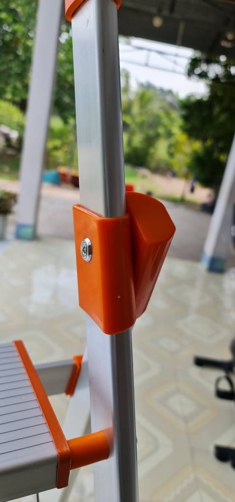 Thang ok nhìn ngoài và chị tiết đẹp.Nhưng Thang khi leo lên có rung lắc nhẹ