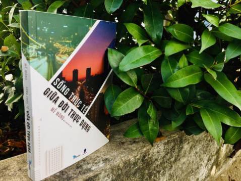 * Sản phẩm rất xinh đẹp tuyệt vời, tôi không thể trông đợi gì hơn. Cảm ơn nhà cung cấp, nhà sản xuất, cảm ơn người bán hàng, cảm ơn sàn thương mại điện tử, cảm ơn người vận chuyển để tôi có cơ hội dùng sản phẩm tốt như thế này. 

* Hàng đóng gói rất đẹp. Quả nhiên người bán đã gửi gắm rất nhiều tâm tư và tình cảm trong lúc gói hàng. Hộp không có dấu hiệu bị móp, chứng tỏ bộ phận vận chuyển đã nâng như nâng trứng, hứng như hứng hoa. Xin nghiêng mình cảm ơn vì tất cả. 

* Thời gian vận chuyển rất hợp lí. Tôi đã đặt hàng với tâm thế hào hứng chờ đợi để được trải nghiệm sản phẩm và tôi không hề bị chờ mỏi cổ. Có thể thấy bên vận chuyển không quản ngại thời tiết và đường xá xa xôi để đưa sản phẩm cho tôi trong thời gian ngắn nhất.