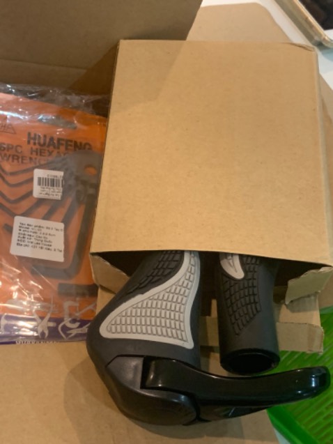 Hãy xem lại nhà phân phối này vì hàng hoàn toàn kém chất lượng thậm chí ko thể sử dụng 
Riêng tôi đánh giá rất cao về cách xử lý của Tiki và với cách ứng xử và giải quyết của quý Cty,hiện với cũng cách chăm sóc khách hàng như quý Cty thì ko thể nào mà ko luôn theo ủng hộ,cuối cùng xin cảm ơn quý Cty thật nhiều