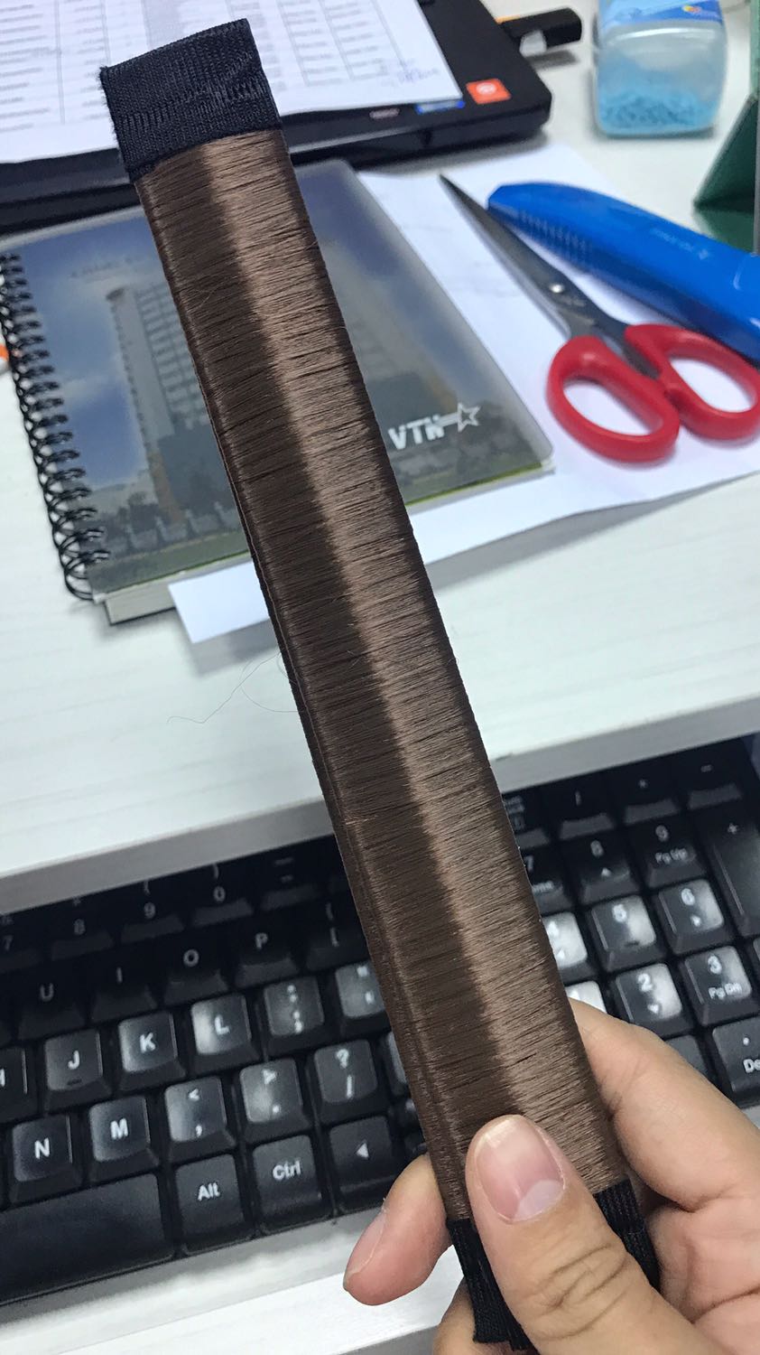 Sản phẩm dể xài, có điều Tiki gói hàng tốn kém, có cai kẹp bé tí mà đóng thùng quả là ko đáng