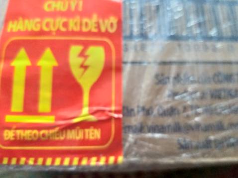 Giao hàng nhanh, đúng thời gian giao hàng, mình có hơi phiền là đặt cả *** và thùng mà chia ra 2 kiện hàng và giao 2 lần nên rất phiền cho nhân viên giao hàng, con mình thì từ lúc sinh ra tới jo toàn uống sửa này nên thích lắm