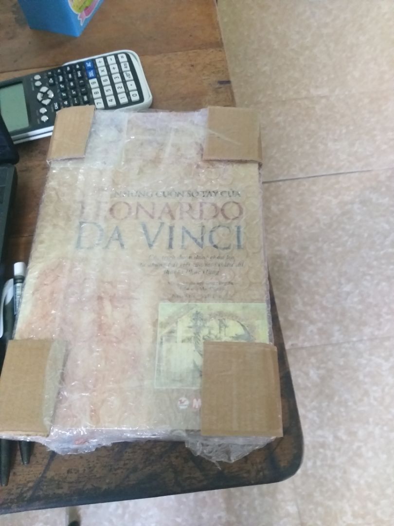 Sách quá đẹp, giao trước 3 ngày, đây là quyển sách bao bìa kĩ nhất mình từng đặt( 2 lớp bookcare), mình rất thích danh họa Leonardo Davinci, hy vọng qua quyển sách này mình sẽ biết nhiều hơn về người này. Tóm lại là mua không phí tiền