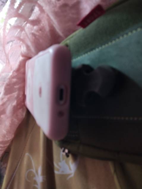 Với giá tiền như vậy thì cũng ổn. Loa nghe to. Có điều không có jack cắm tai nghe phải nghe bằng Bluetooth. Không có nút tăng giảm âm lượng.