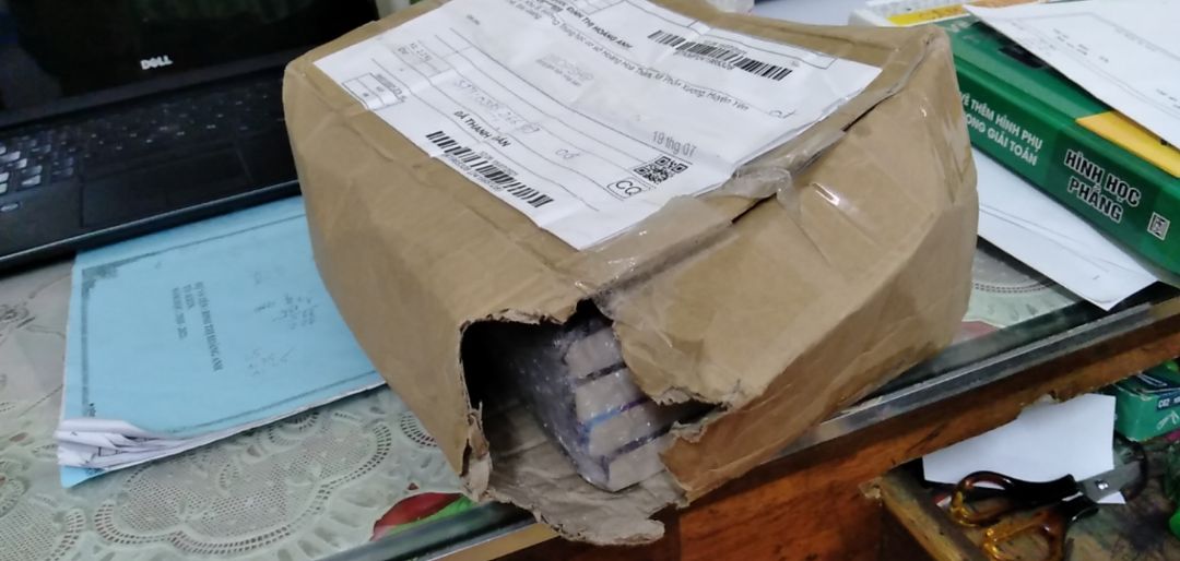 Giao hàng nhanh nhưng tình trạng bao gói kém. Xin lỗi, không thể ưng nổi.