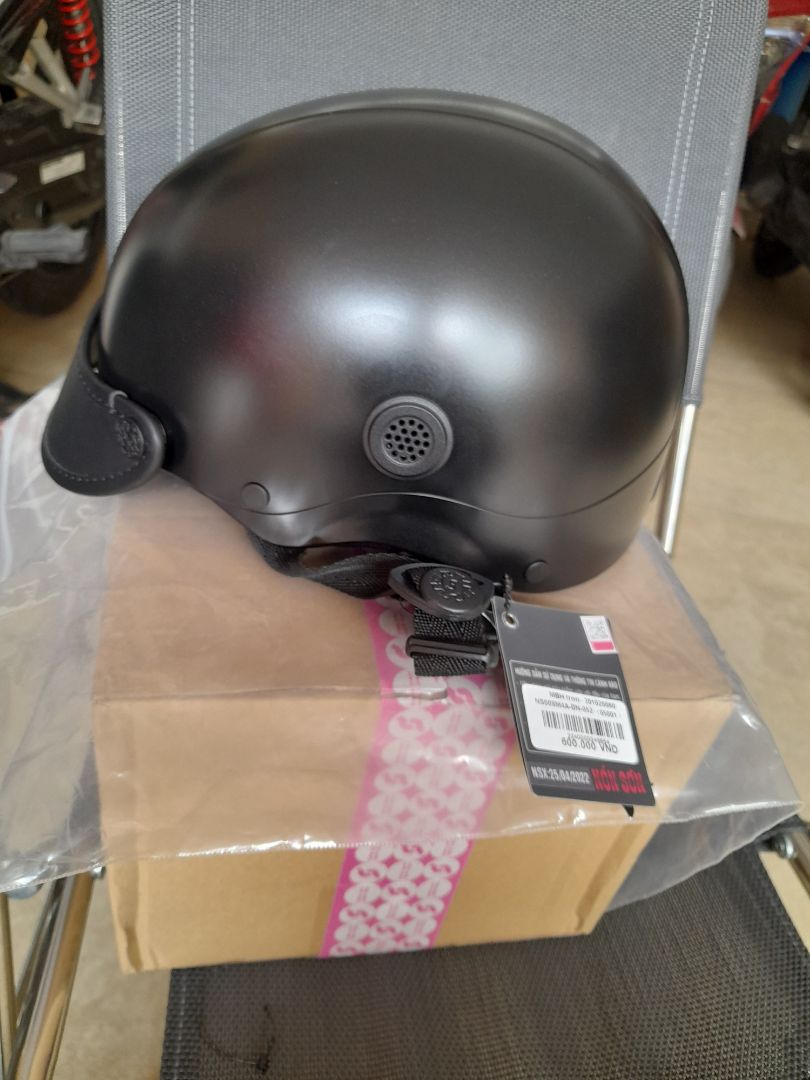 " NÓN SƠN " - thương hiệu lớn , uy tín , lâu năm . Nón đẹp , chất lượng tốt . Shipper thân thiện , giao hàng nhanh . Mua nón với giá tốt chỉ 236K . Hài lòng với chiếc nón này .