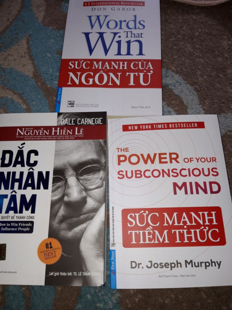 sách mới, chuẩn, bọc nilon cẩn thận
nếu muốn nâng cao kỹ năng mềm cho bản thân thì mình rcm mn mua 3 quyển này ạ. đọc hết mình sẽ đặt thêm.
mình mới tập thói quen đọc sách nên bắt đầu với những đầu sách best seller như này, cực khuyến khích mn nếu cũng nhue mình tập tành đọc sách thì nên bắt đầu với những cuốn như này nhé, rất dễ đọc và nghiền ngẫm.