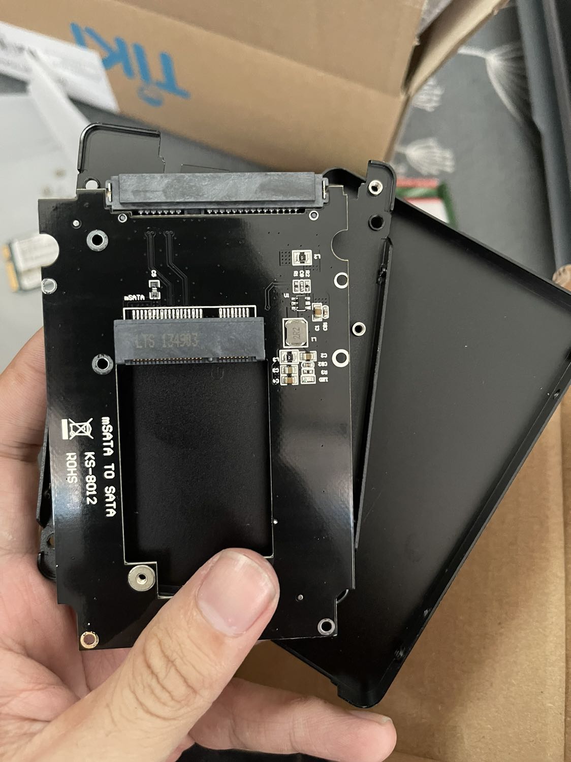 Sản phẩm phải nói là cực cực kỳ hài lòng. Full kim loại, đẹp, chắc, tặng thêm cây vít rất tiện. Rất thích