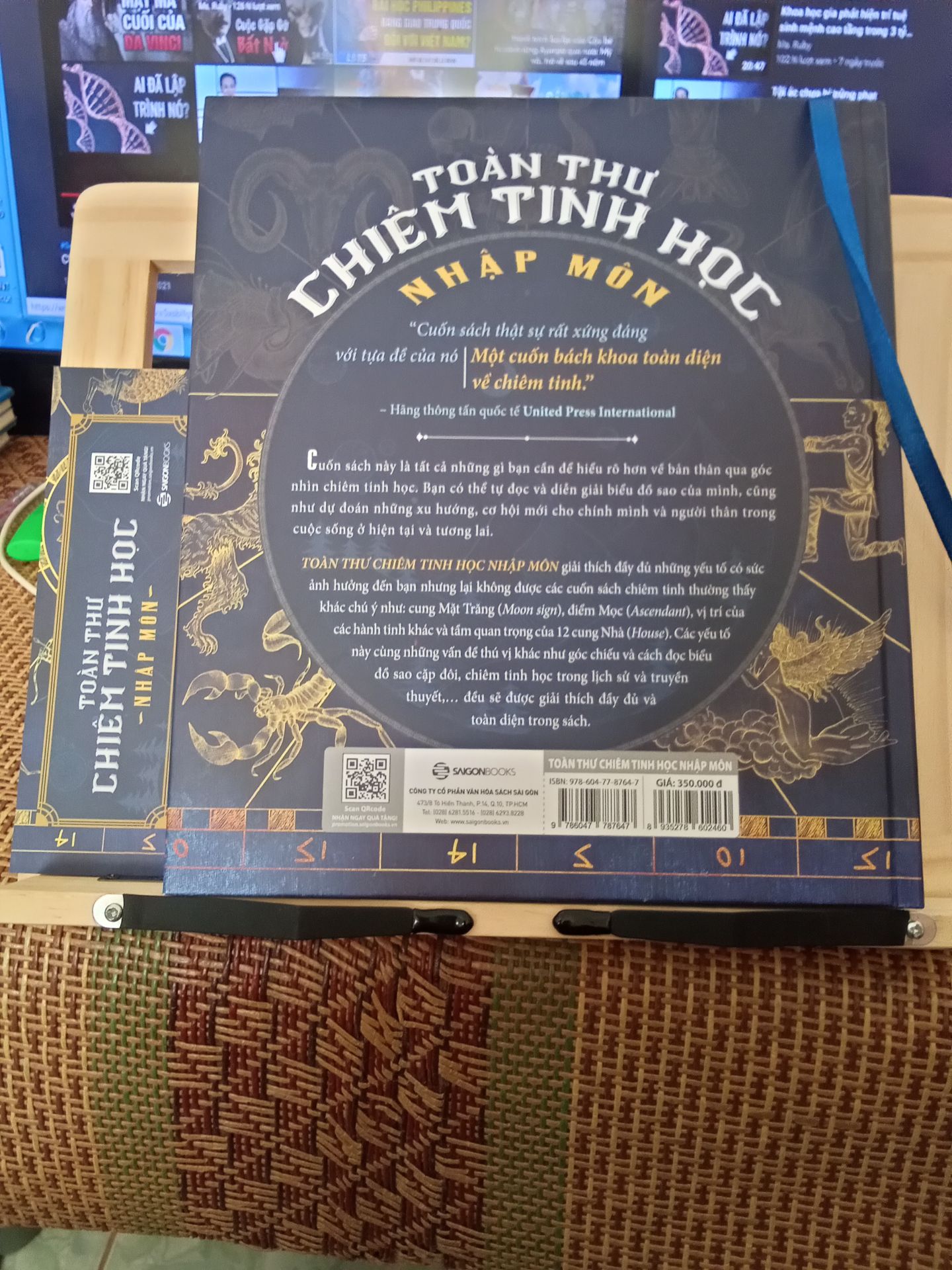 cuốn sách Toàn Thư Chiêm Tinh Học Nhập Môn tập hợp những gì căn bản, nền tảng nhất để hiểu về chiêm tinh học , một môn huyền học khá thú vị , shop giao hàng nhanh , sản phẩm chất lượng và cảm ơn shop còn khuyến mãi tặng cho một cuốn sách  .