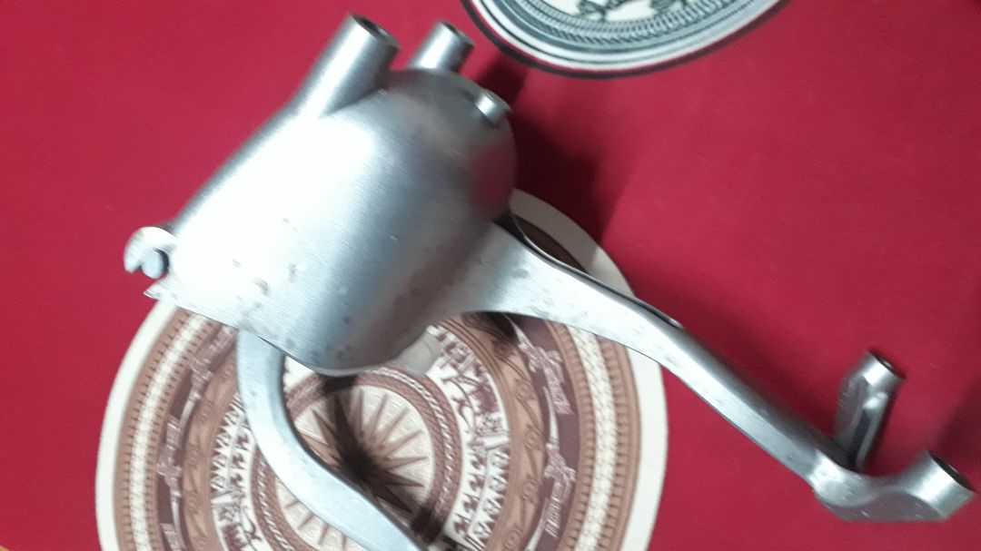 164k để nhận cái thứ rẻ rách v đó hả? shop tính ăn dựt ngta hả, ai mua cũng loại inox bóng loáng còn giao cho tôi cái thứ gì đây. mong mn thấy bài đánh giá này của tôi thì đừng mua hàng cái shop *** đảo này. đúng chất quân *** đảo luôn. từ nay đến mai nếu ko liên hệ đổi hàng cho tôi thì đừng trách, đó h mua hàng mới bị *** như vầy luôn. sợ shop thiệt hay ghê, tưởng tượng làm ăn v r sao bền . sớm ngày cũng dẹp tiệm à, đừng có mà xóa đánh giá này của tôi !