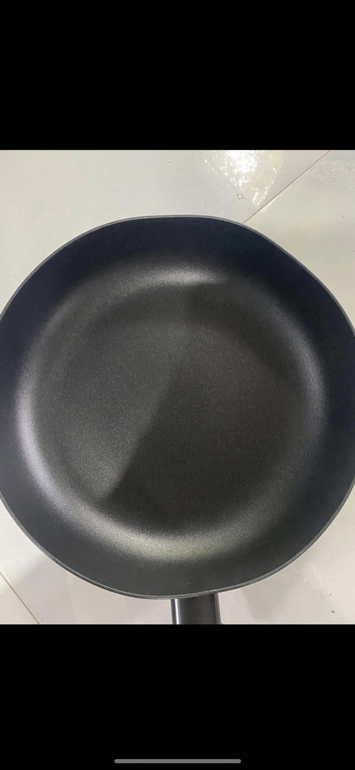 mới nhận hàng hôm nay 
hàng bị lỗi : chảo bị móp
shop liên lạc giúp em để đổi trả hàng 
***
em cảm ơn