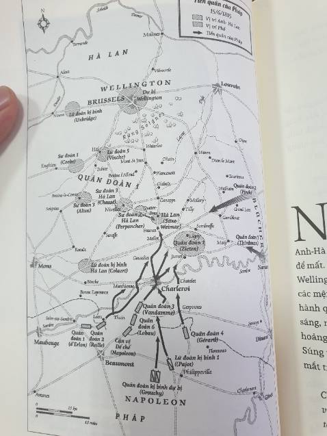 Sách đẹp còn nguyên tem, có cả hình ảnh minh hoạ các trận đánh và nhân vật lịch sử, tiếc là ko có ảnh màu. 1 cuốn sách rất đáng mua về trận đánh cuối cùng của vị Hoàng đế Pháp khuynh đảo cả Châu âu.