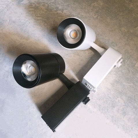 Săn được sale giá khá đẹp nên mua về xài thử vs thay thế bóng ở shop mình. Đèn sáng rất tốt, cảm nhận sáng hơn đèn cũ của nhà mình. Đóng gói kỹ và chắc chắn.