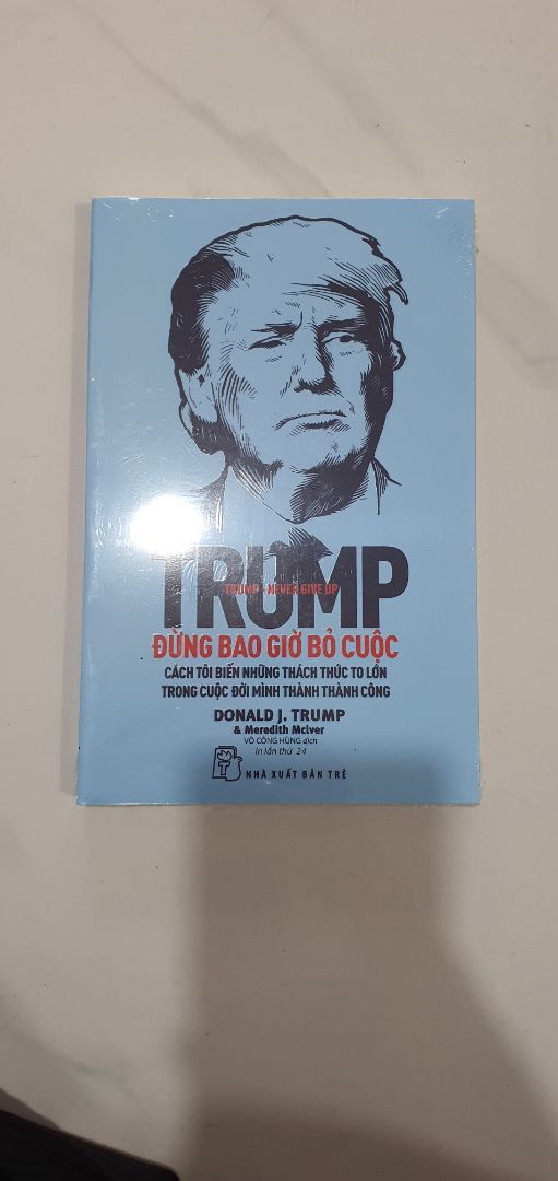 Sách còn trong bọc, chưa mở ra. 
Mình thích tư duy tỉ phú Trump.