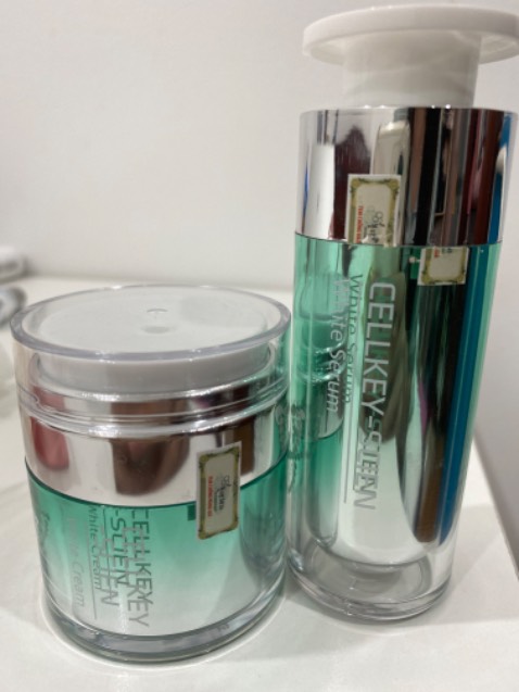 Sản phẩm tế bào gốc nên dùng khá tốt nha mịn da lắm. Mình cũng rất thích kem tẩy tế bào chết của hãng này luôn vì dùng xong ra rất mềm và mịn