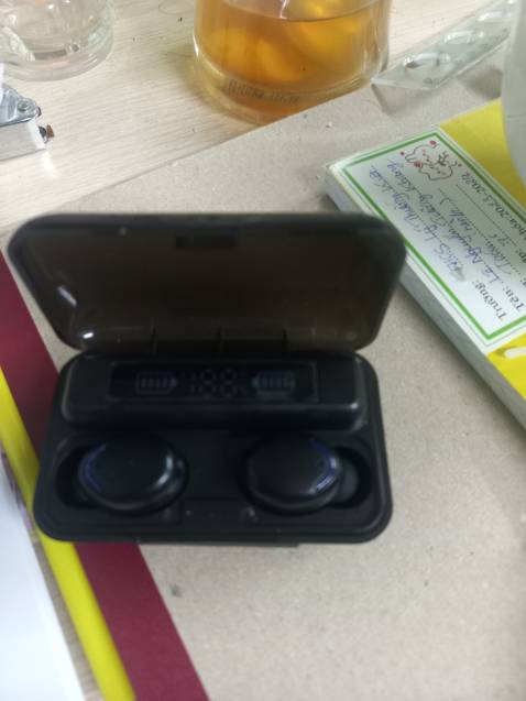 Lúc mua về xài thử thì oke rồi mà qua tới tháng sau cái tai nghe bên trái ko nghe được, kết nối cx khó phải tốn cả nửa tiếng đồng hồ mới xong.Đợt đầu mua cái F9 thấy uke xài ko bị gì mà anh làm mất nên giờ mua lại cái F9 pro mà xài chưa được bao nhiêu lại hư khá thất vọng so với cái cũ 😔😔