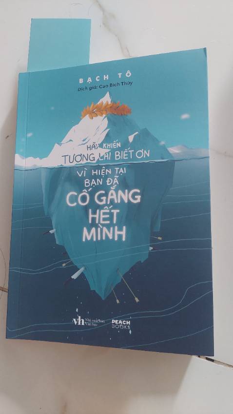 Chưa đọc nên chưa đánh gúa nội dung được, nhưng hình thức đẹp, đóng gói cẩn thận, có bookmark, cảm ơn Tiki