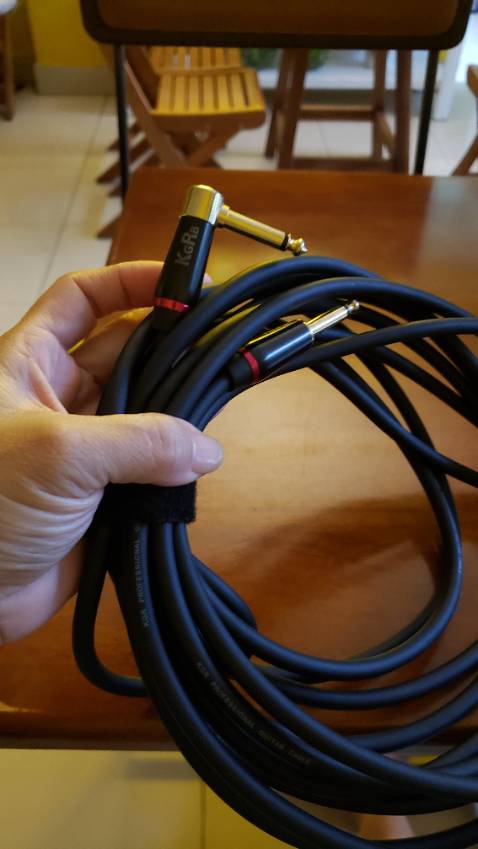 Dây mới mua chưa dùng được 1 tháng vậy mà đã bị hỏng rồi,  không còn tính hiệu.  Kg biết bên trong dây có bị lỗi gì kg