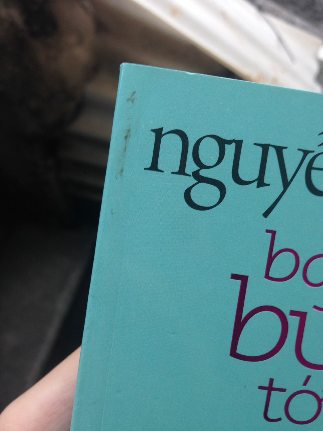 Sách cũ kinh khủng.Bám bụi đầy sách.Sách xước xát nhiều.Bên trog sách còn có những tờ giấy trắng mình không hiểu để làm gì cảm giác giống bị lỗi.Nói chung là thất vọng