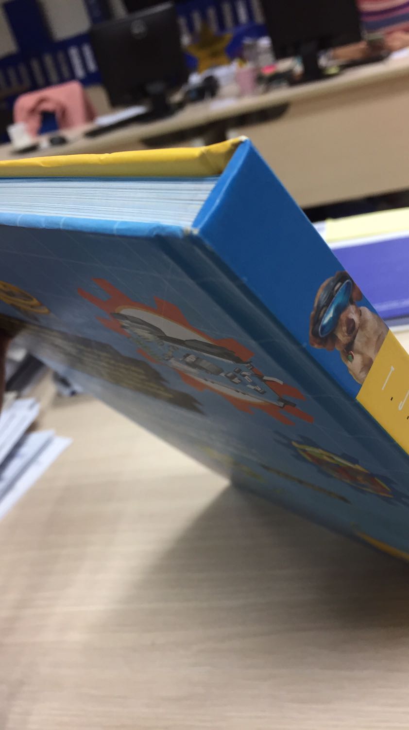 Nội dung sách rất hay và thú vị, tuy nhiên,hình thức rất xấu, cũ, đã đổi trả 1 lần nhưng vẫn bị tình trạng như ảnh, ngại đổi lại, nhưng thật sự không hài lòng với tình trạng sách gần đây của tiki, thường xuyên giao sách không được mới đẹp, nhìn rất cũ