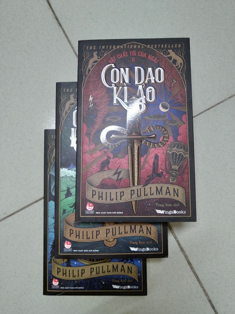 Mua trong đợt sale 30/04 nên đc deal cũng khá tốt nhưng bù lại sách ko có màng co nên bị quăng góc và khá bụi. Giao hàng nhanh dù trong Lễ, mình ở nội thành nên mới đặt hôm qua mà nay đã nhận được rồi.