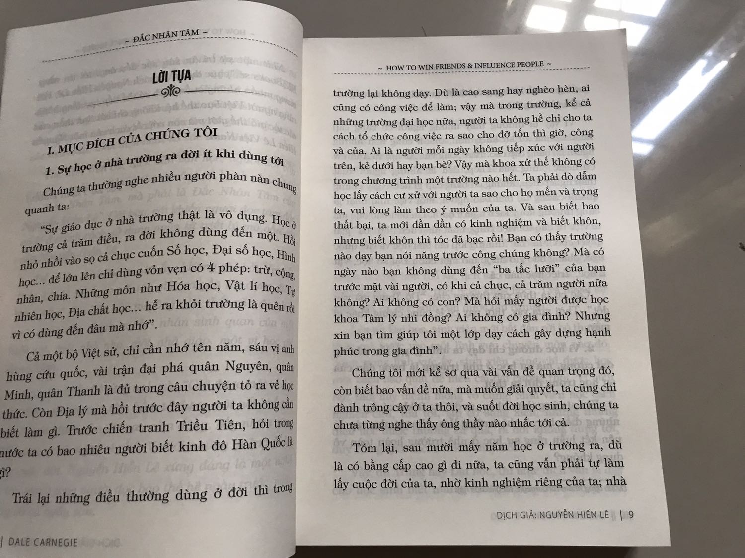 Nội dung thì khỏi phải bàn rồi. Ngày xưa mình đọc được bản dịch sơ khai của cụ Nguyễn Hiến Lê đậm chất của cụ thích lắm mà đã cho người khác nên giờ đành mua lại bản hiện đại. Dịch nên vận chuyển trễ khá lâu và sách cũng hơi tơi tả như sách cũ, đó giờ mình mua sách Tiki đều được bọc plastic mỏng nay không có nữa. Thông cảm vì dịch vậy