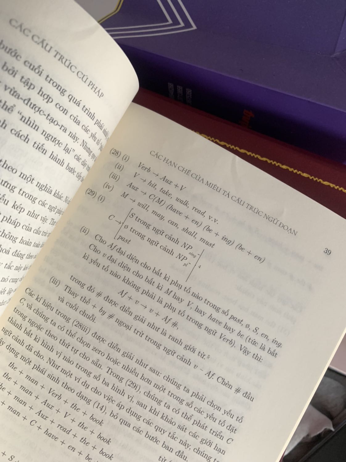Sách có vết nhăn liên tiếp ở nhiều trang (từ 36-45) và có vết bẩn không tẩy được (35).