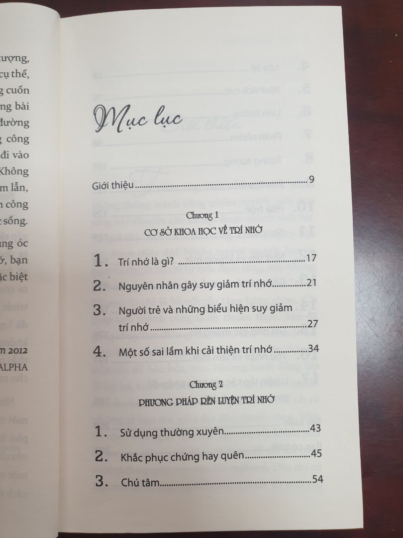 Sách viết đơn giản, dễ hiểu, tổng hợp nhiều kiến thức tham khảo từ các tài liệu khác nhau, tuy nhiên có vẻ hơi ít số liệu minh chứng, nếu đọc nhiều sách về cải thiện trí nhớ thì thấy một số đoạn viết đọc thấy rất quen. Chắc nhóm tác giả tham khảo nhiều sách. Sách đưa ra các phương pháp để tăng khả năng nhớ của mọi người (có phương pháp hữu ích nhưng cũng có phương pháp thấy nửa vời, hời hợt). Hơn nữa nếu theo tiêu đề thì Cải thiện trí nhớ chỉ trong 7 ngày thì thực sự là điều khó. Cần luyện tập nhiều hơn thế nữa để cảm thấy tự tin về trí nhớ của bản thân. Đánh giá 5 sao cho sách vì là sách do người Việt viết.