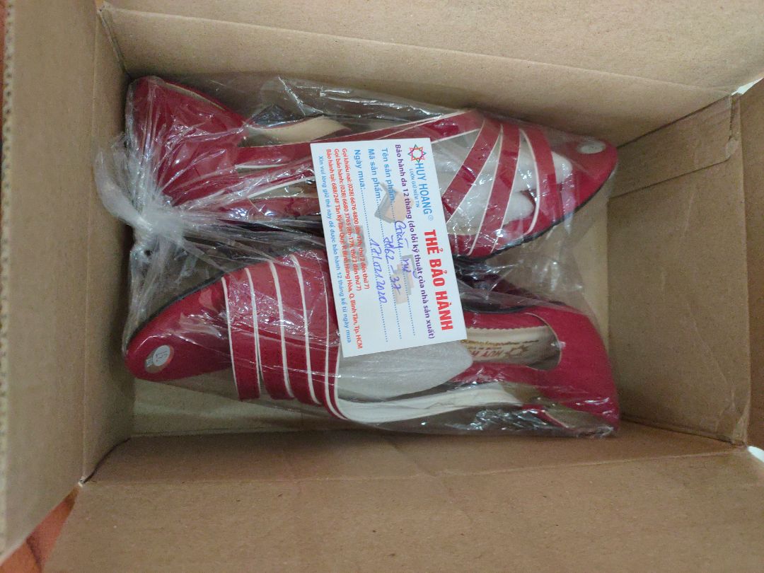 Giày đẹp... mang êm chân... chỉ may đều và chắc chắn