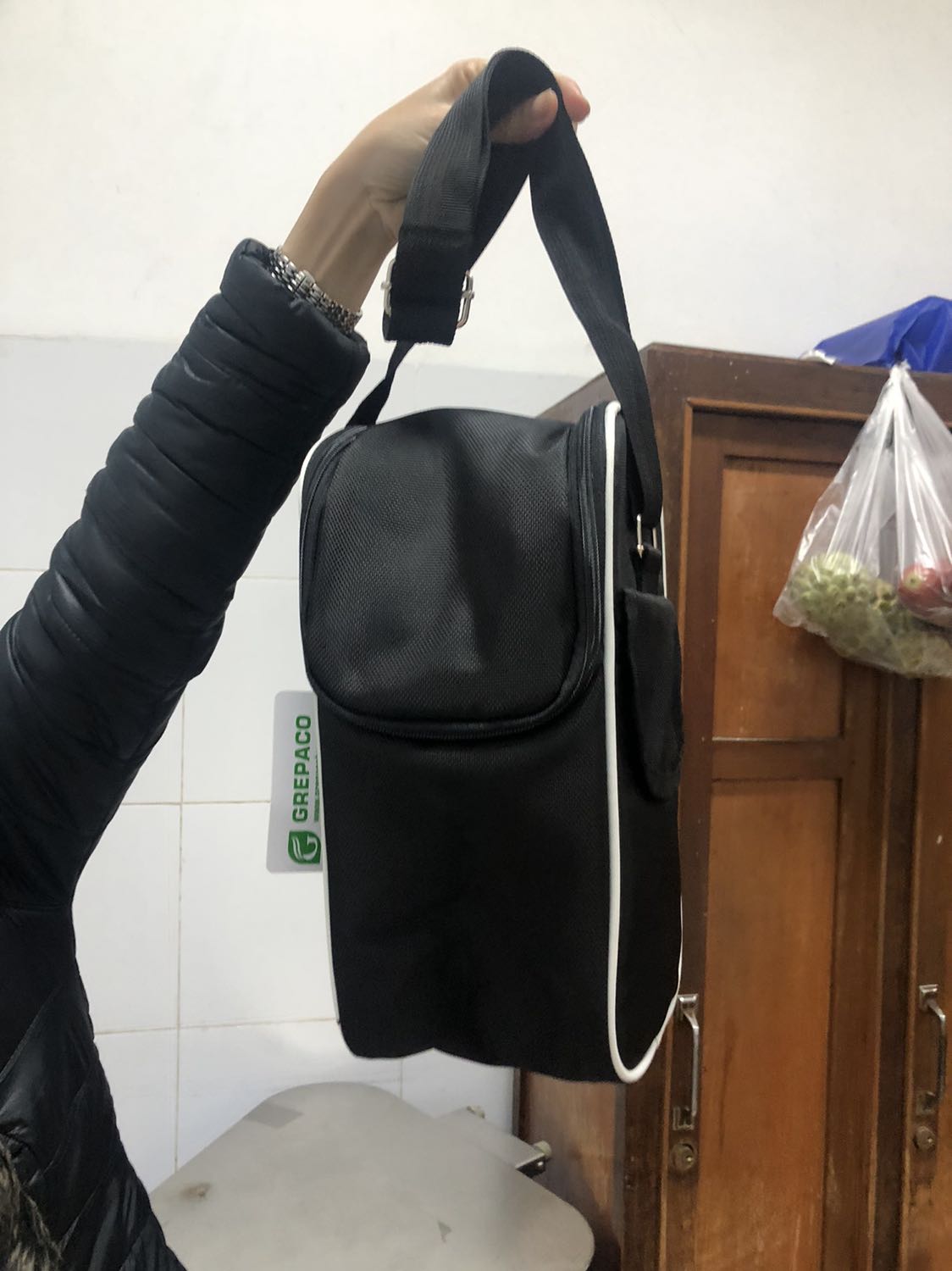 Hộp đẹp , thoi trang, chất vải quá xịn xò, sờ tay thôi cũng thấy thik , rất đáng để mua