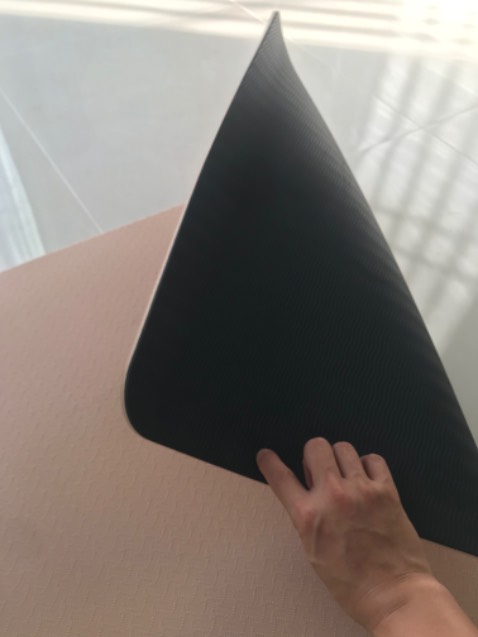 Thảm không đúng mô tả. Mua thảm tập gym nhưng mình nhận được thảm yoga. Không hài lòng. Thảm không đúng mô tả. Mua thảm tập gym nhưng mình nhận được thảm yoga. Không hài lòng.