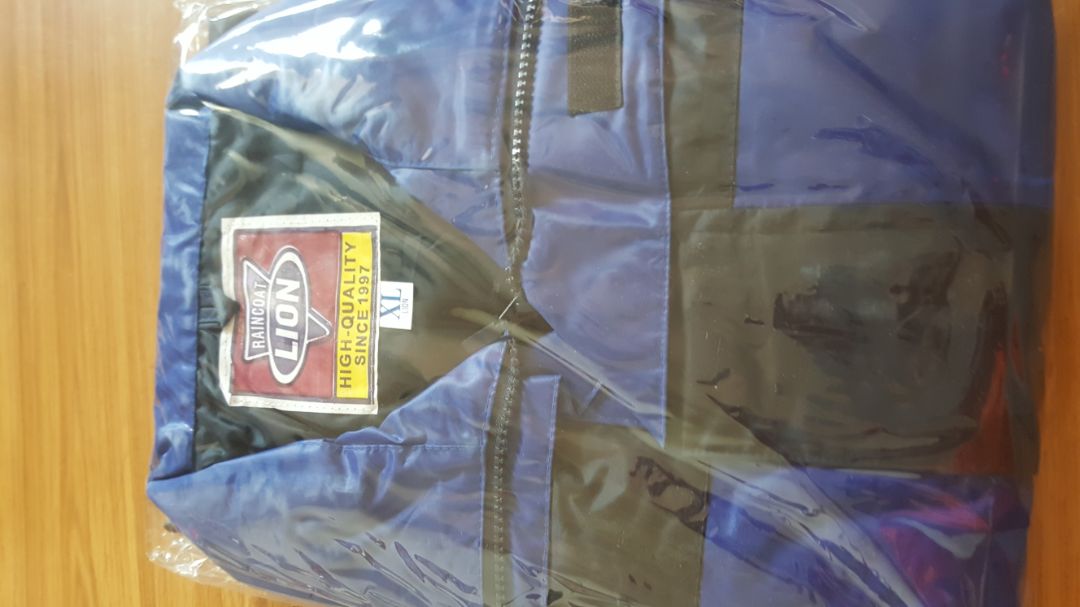 Áo chất hơn so với giá. Nên mua nhé mọi người, 2 lớp dày dặn, mũ áo giấu đc vào cổ nhìn rất gọn gàng 
Đóng gói cẩn thận giao hàng nhanh
cho shop 10 sao nhé