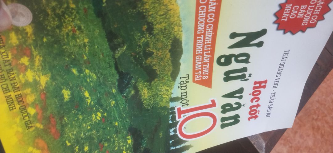 sách hơi mỏng , nma nội dung thì khá hay , ngắn gọn xúc tích , các bạn đang ôn nv 10 có thể tham khảo nha