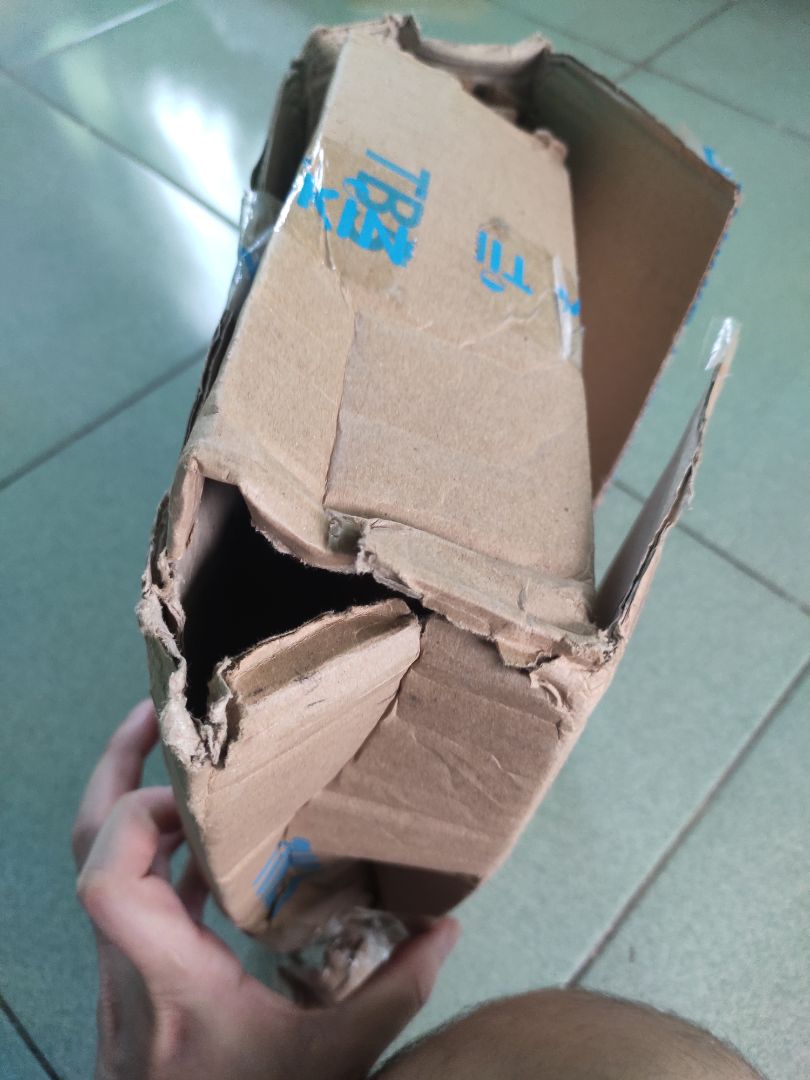 đã mua nhiều đơn dạo nạo này tiki giao hàng, đơn hàng móp méo, mặc dù đã lót thêm giấy nhưng vẫn k thể bảo vệ tốt cuốn sách, mua sách về để tặng cho bạn mà đã bị bong hết bìa gáy luôn rồi, xin đổi lại hàng ạ