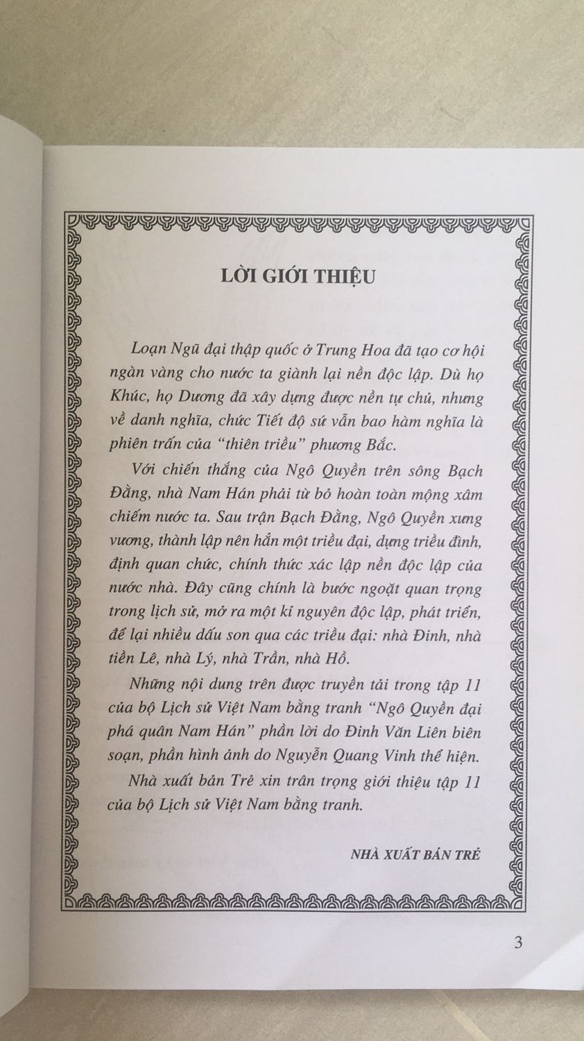 Tiki giao hàng nhanh. Sản phẩm có giá tốt. Sách có nội dung bổ ích, hấp dẫn! “Sau gần một ngàn năm đen tối dưới ách đô hộ của phong kiến phương Bắc, có thể nói Ngô Quyền là vị vua đã mở đầu thời kỳ tự chủ của đất nước sau khi xưng vương và đóng đô ở Cổ Loa vào năm Kỷ Hợi (939).”