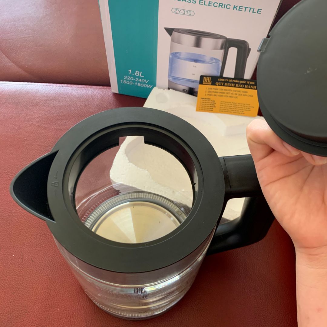 Ấm cầm chắc chắn, đun nước không bị ồn. Khi đun không có mùi nhựa mới hay mùi khó chịu . Ship hàng cũng nhanh nữa. Có thẻ bảo hành ghi ngày tháng rõ ràng, rất ưng ý ! Nên mua ạ