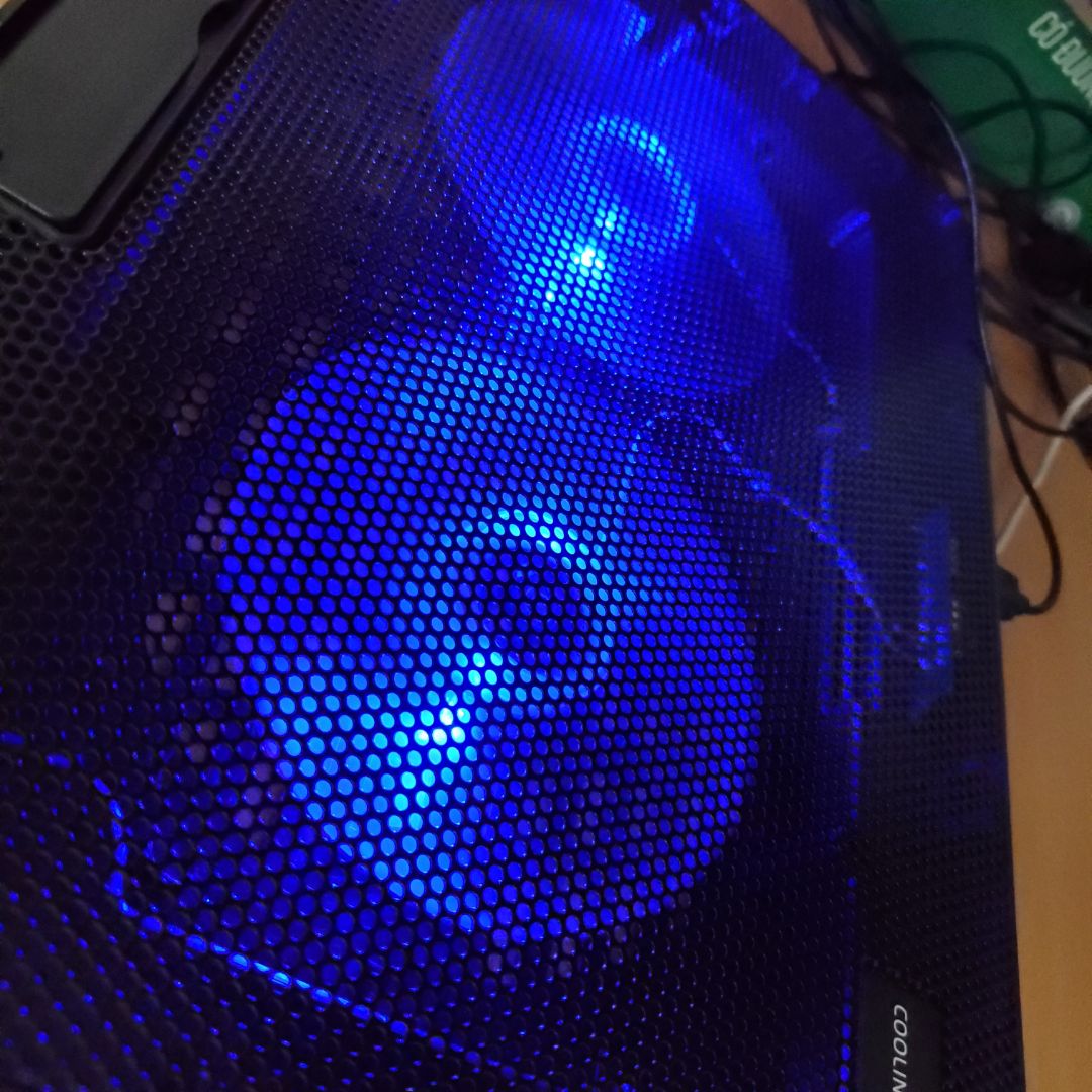 đống gói hoàn chỉnh...chỉ chất liệu thì kém tí hơi mỏng. giàn chân cũng mỏng sợ dễ vở..2 cánh  quặt chỉ bên trái chạy chậm hơn bên phải...ra giớ tạm ổn. ko xúc xắc...chận usb hơi lỏng lẻo...!!!