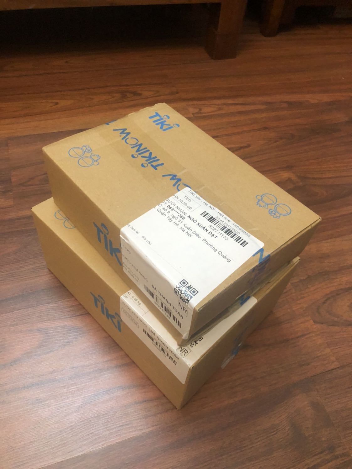 - Hàng Tiki giao cực nhanh, nhanh hơn hẳn 1 tuần so với dự kiến làm mình rất hài lòng.
- Có 1 số sách đc bọc, có 1 số không nhưng mới toe, rất chất lượng. Bên trong như nào thì chưa biết.
- Riêng quyển Zero to One bị nhiều vết móng tay cấu lên, một góc sách bị bung bìa, bẩn 1 số chỗ nhưng lau đc. Nhưng không sao, thế là cx đc rồi.

Cảm ơn Tiki