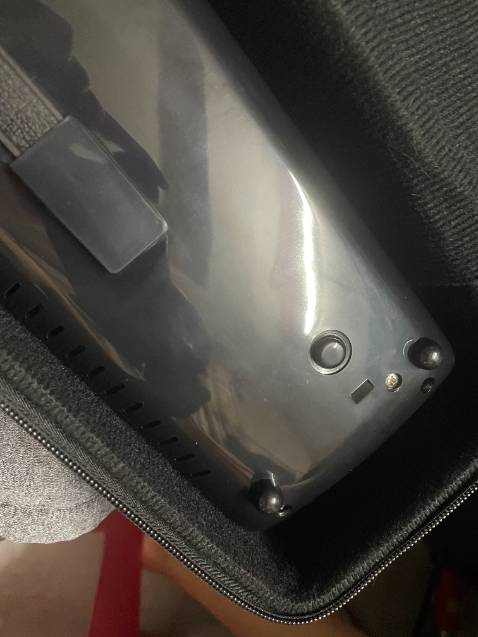 Giá hợp lý và giao hàng khá nhanh. Về phần âm thanh, tiếng của đàn thiên về bass nhưng có 1 lưu ý là nút thoát hơi nằm ở phía mặt dưới đàn và nút khá cứng nên bấm lâu gây mỏi tay.